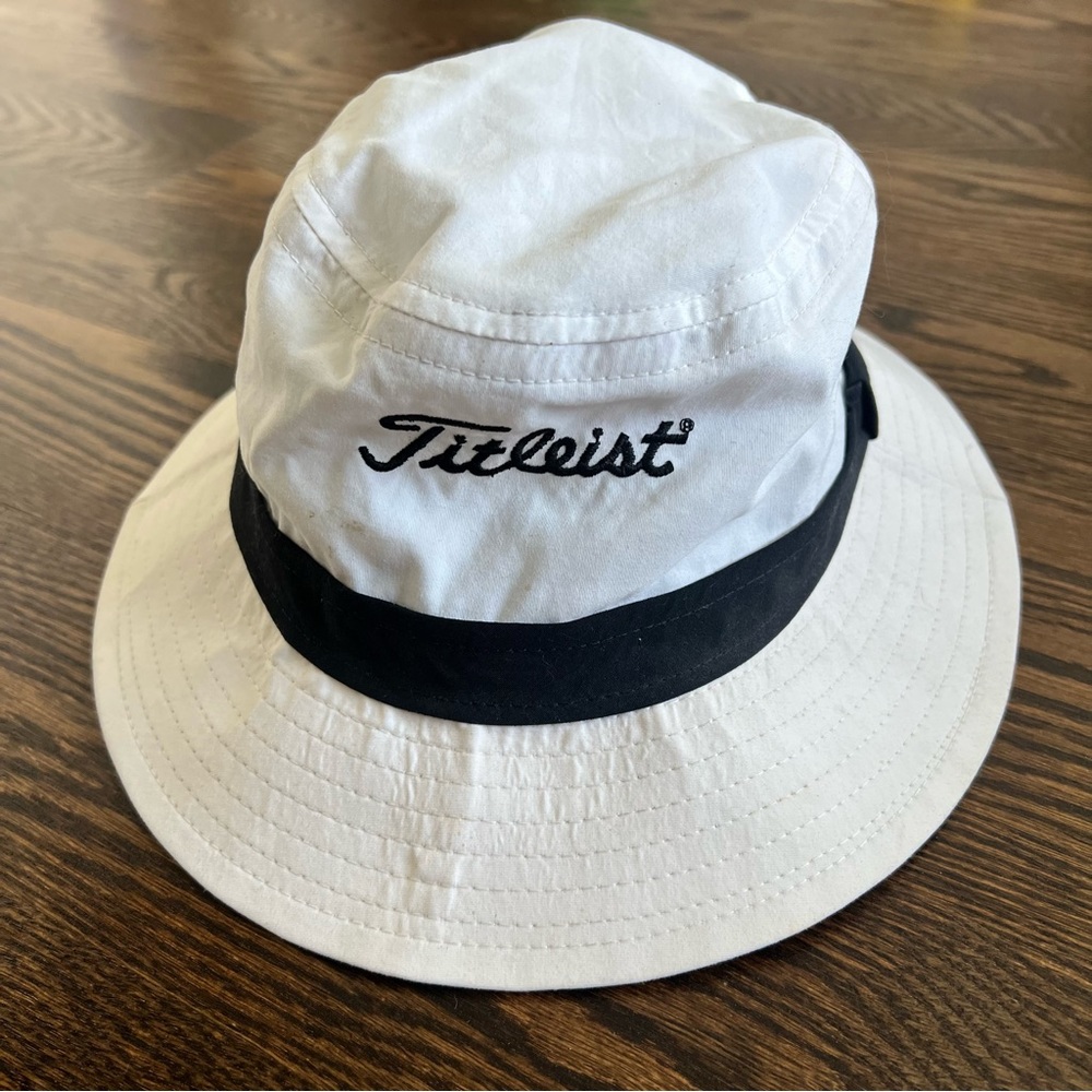 Titleist Golf Men’s Athletic White Summer Sunscreen Golfing Bucket Hat